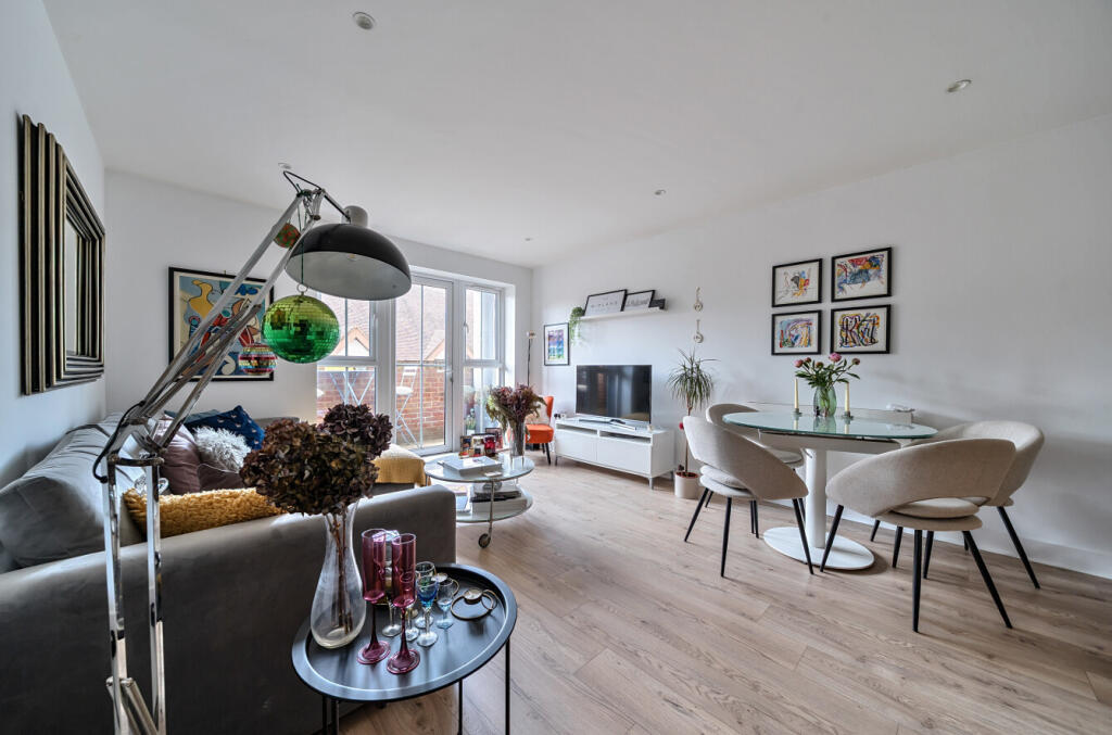 1305532-25-684311...