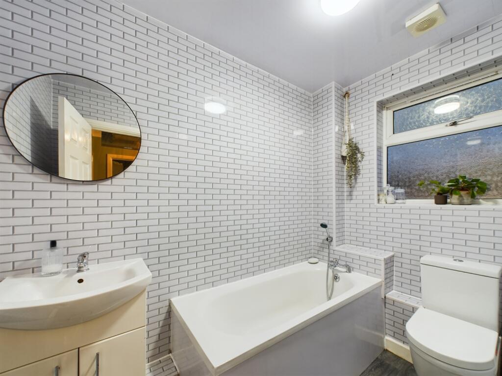 CAM02195G0-PR0060-STILL021