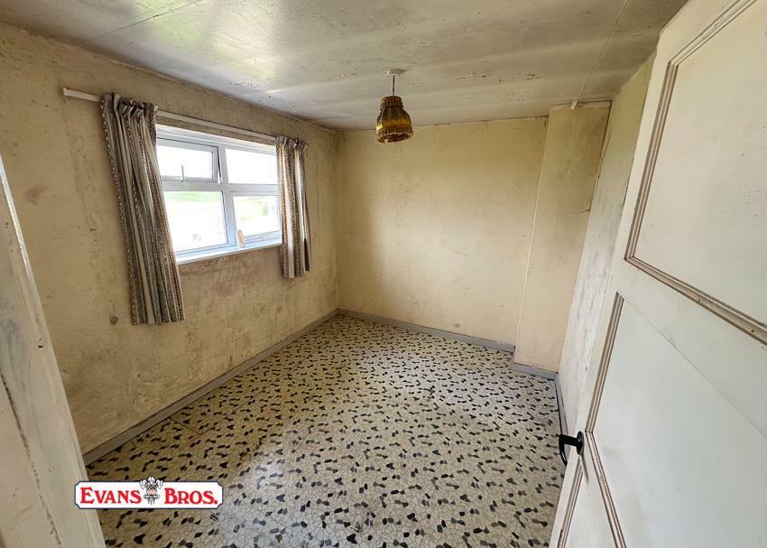 REAR BEDROOM 3