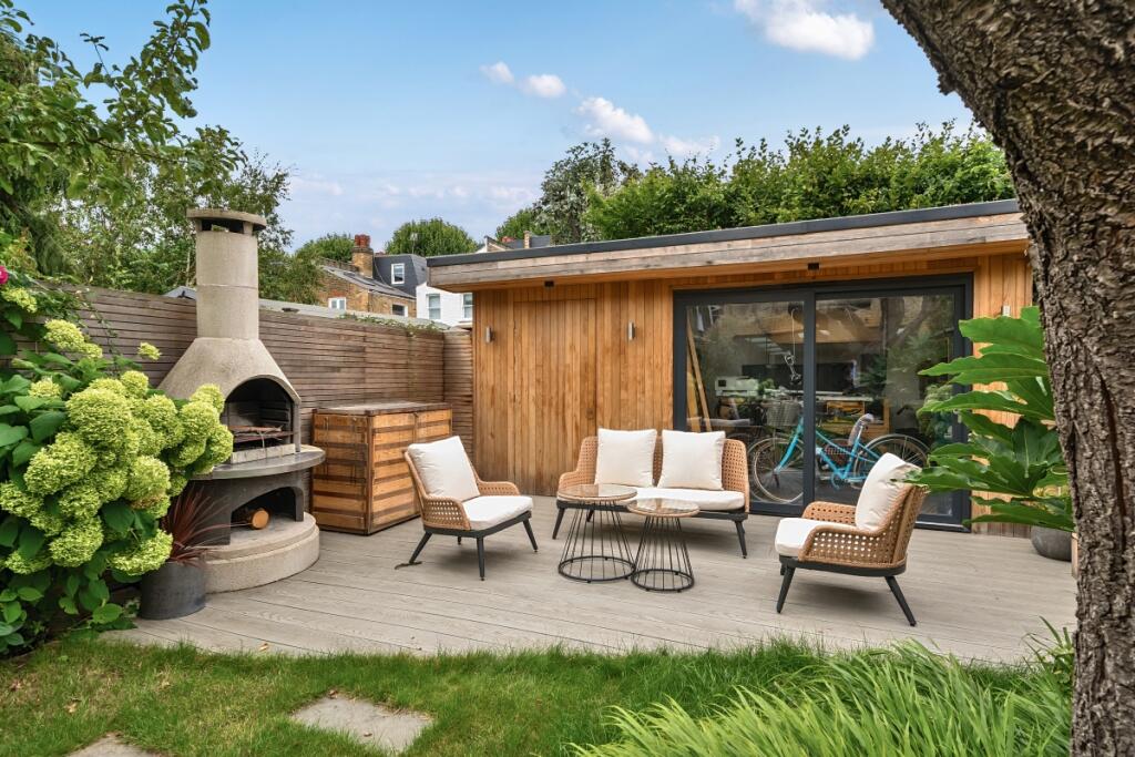 1331804-35-688907...