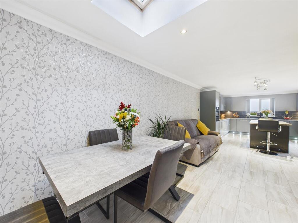 Open Plan Kitchen/Dining/Living Area