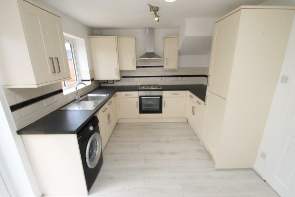 KITCHEN/DINGING ROOM