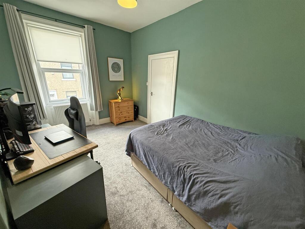 Bedroom 1.jpg