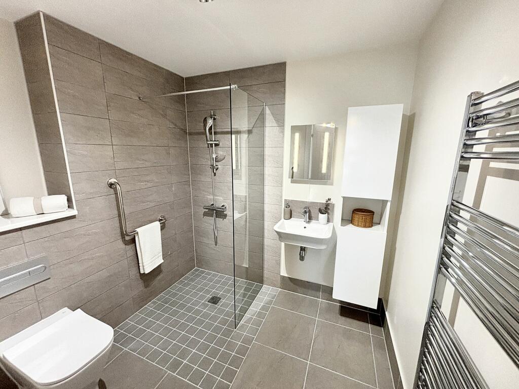 En-Suite 2
