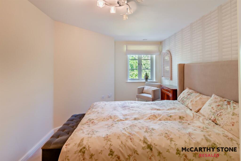 8596891-interior10-800.JPG