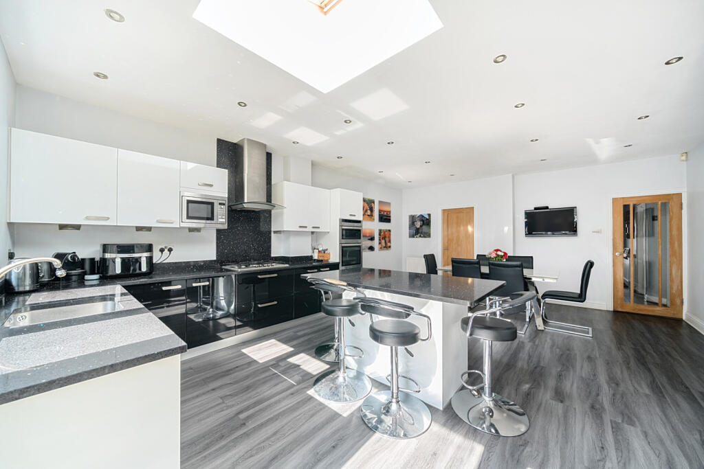 1299605-16-683742...