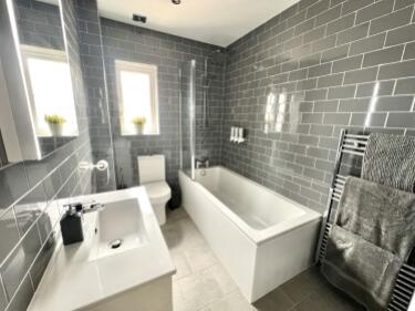 24 drake house bathroom
