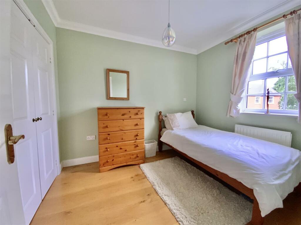 Bedroom 2 (2nd Floor)