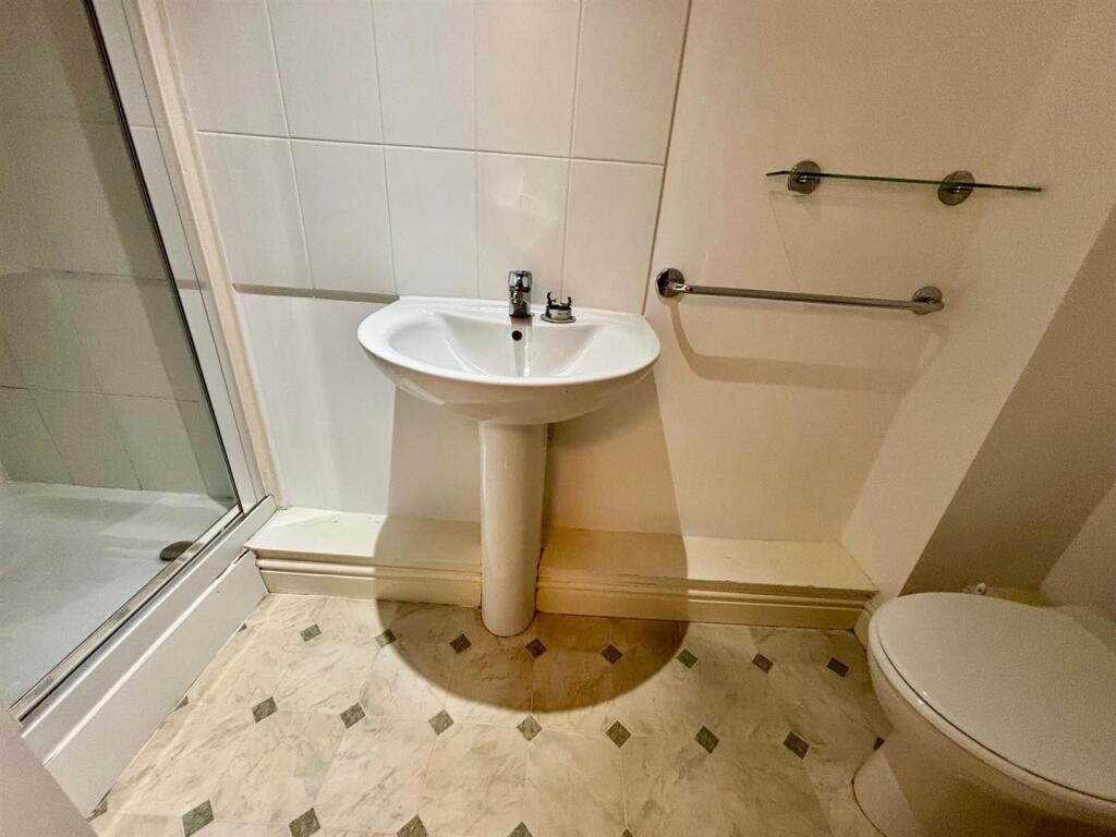 Shower Room/En Suite