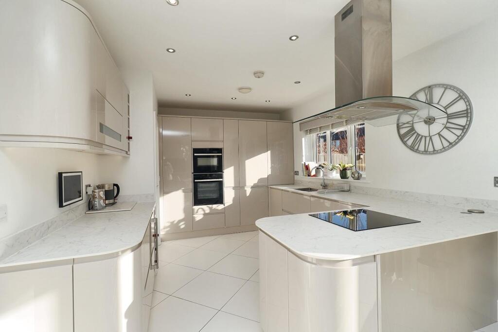 Open Plan Kitchen/Diner/Family Room