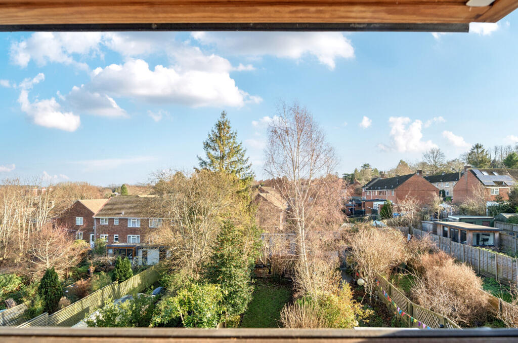 1395855-8-695e5a7...