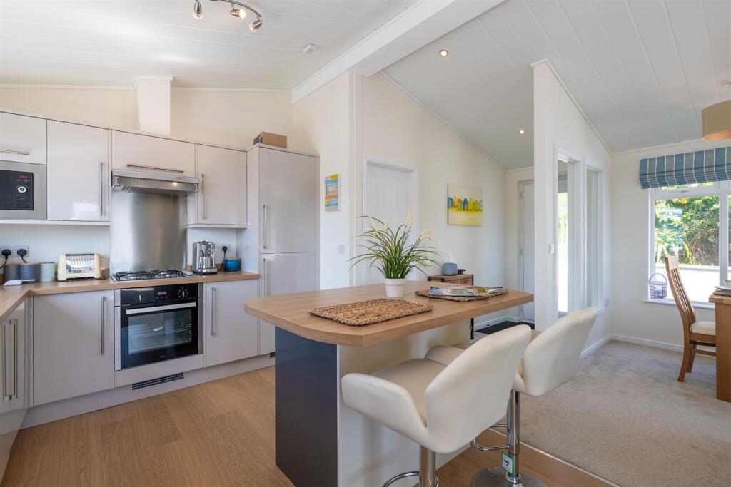 R21-THE-WARREN-KITCHEN-05.jpg