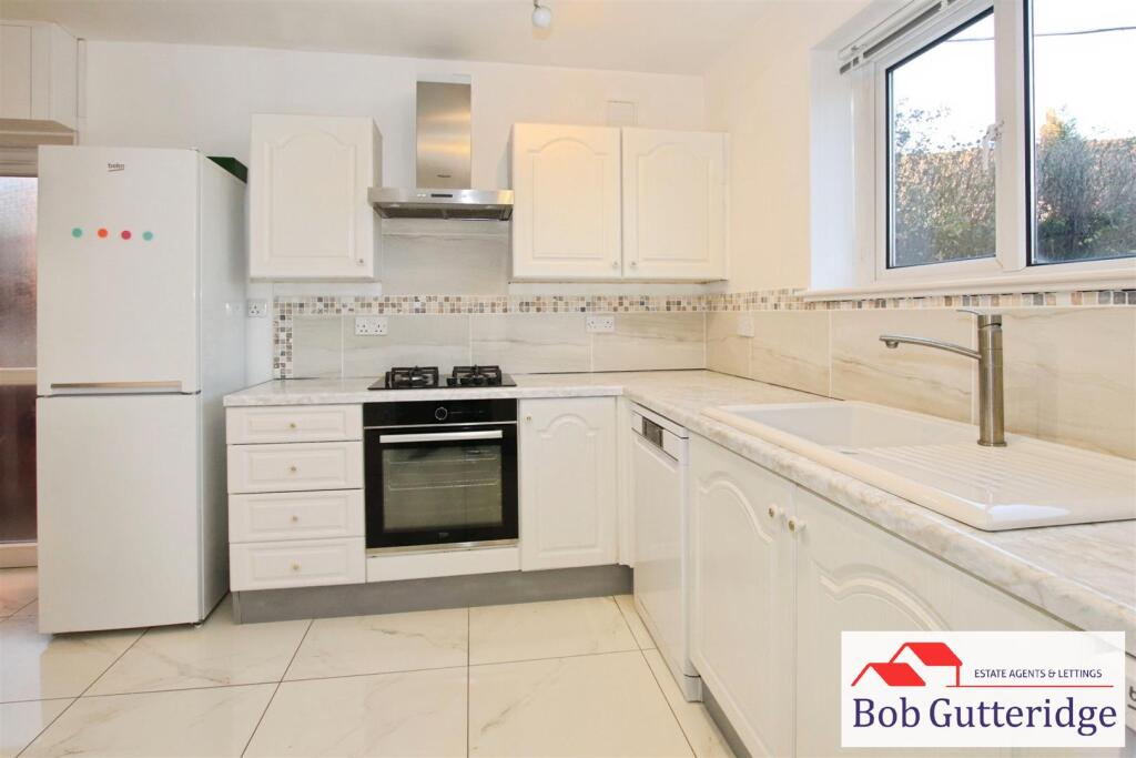 FITTED KITCHEN