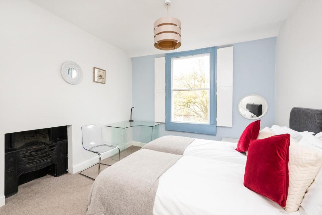 Flat 2, 6 Kensington Place, Bath, BA1 6AW-12.jpg