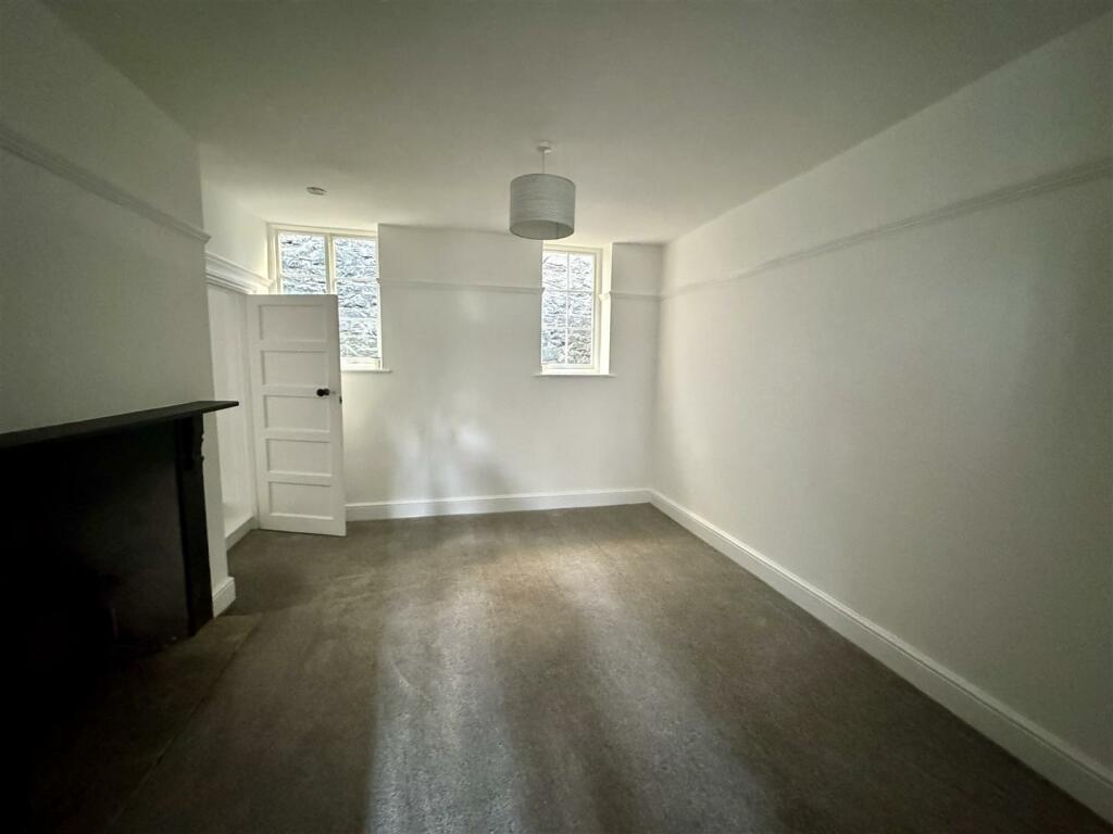Liv Room 3 Penmoel.jpeg