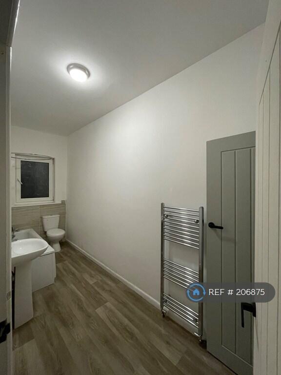Bath/Shower/Toilet/Storage