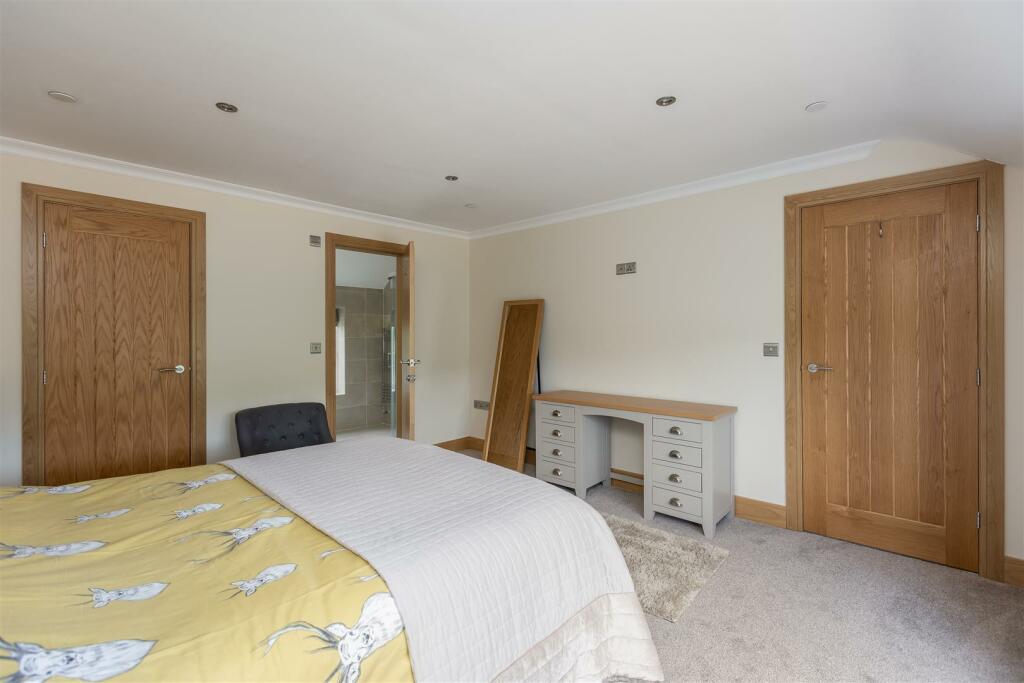 Hill View Bedroom 1-2.jpg