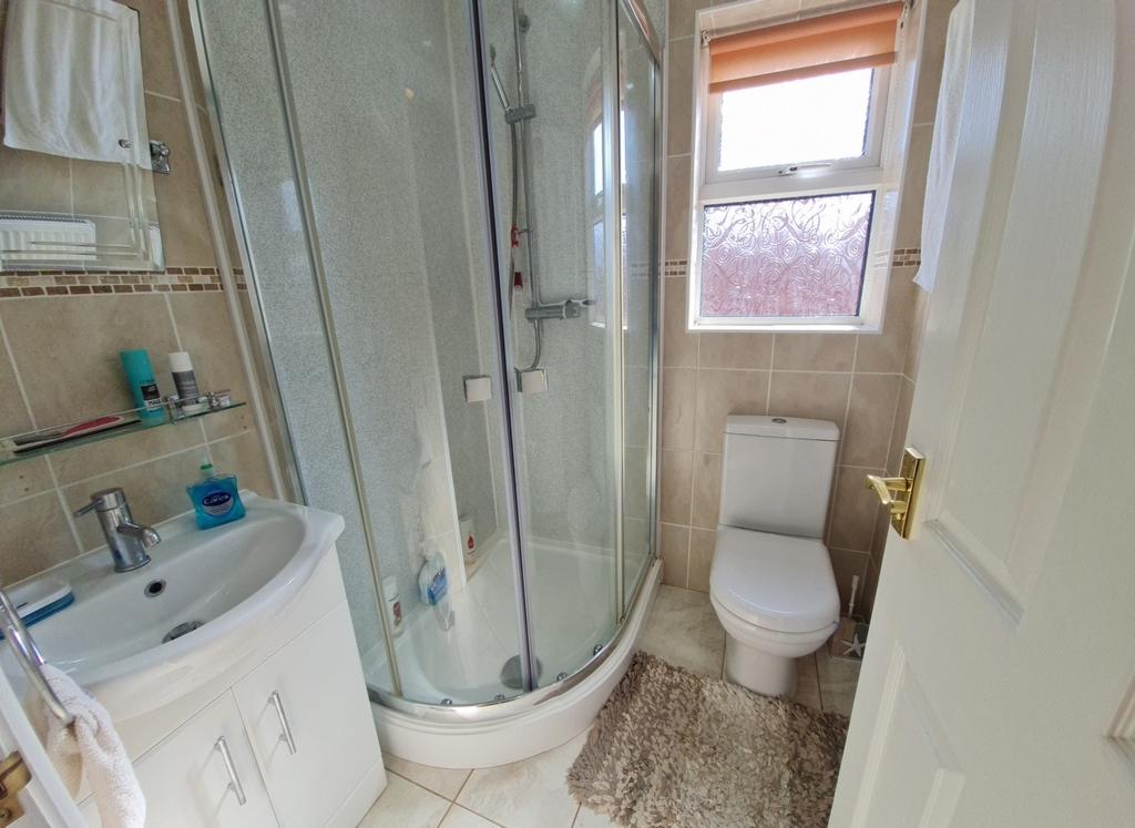 Shower En-Suite