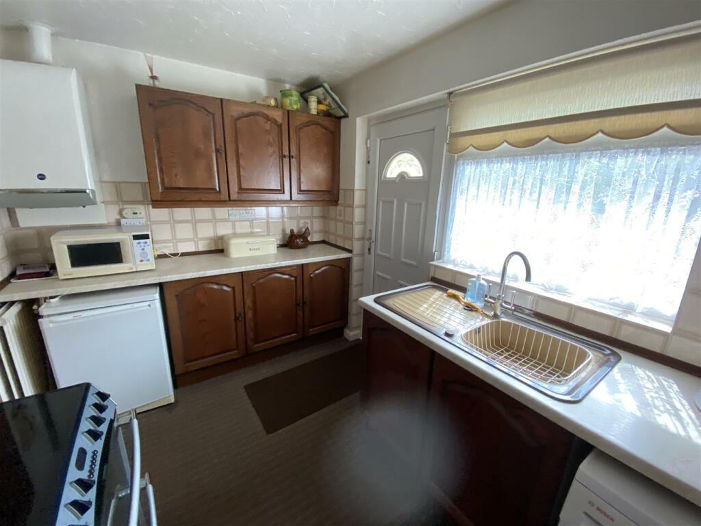 Kitchen: