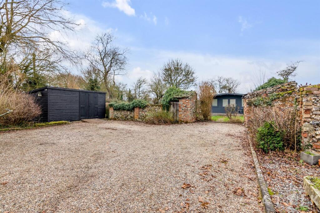 Old thatched cottage Manse Lane Crstfield IP19 0DJ