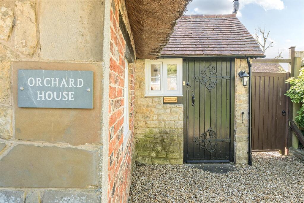 Orchard House, High Street, Paulerspury (19).jpg