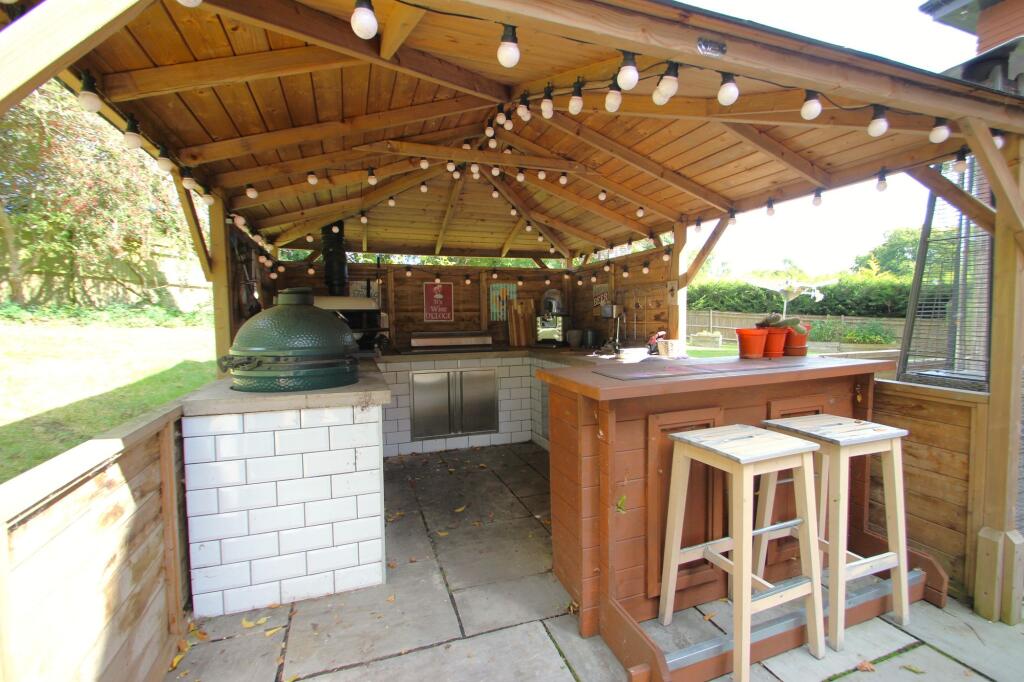 outdoor kitchen
