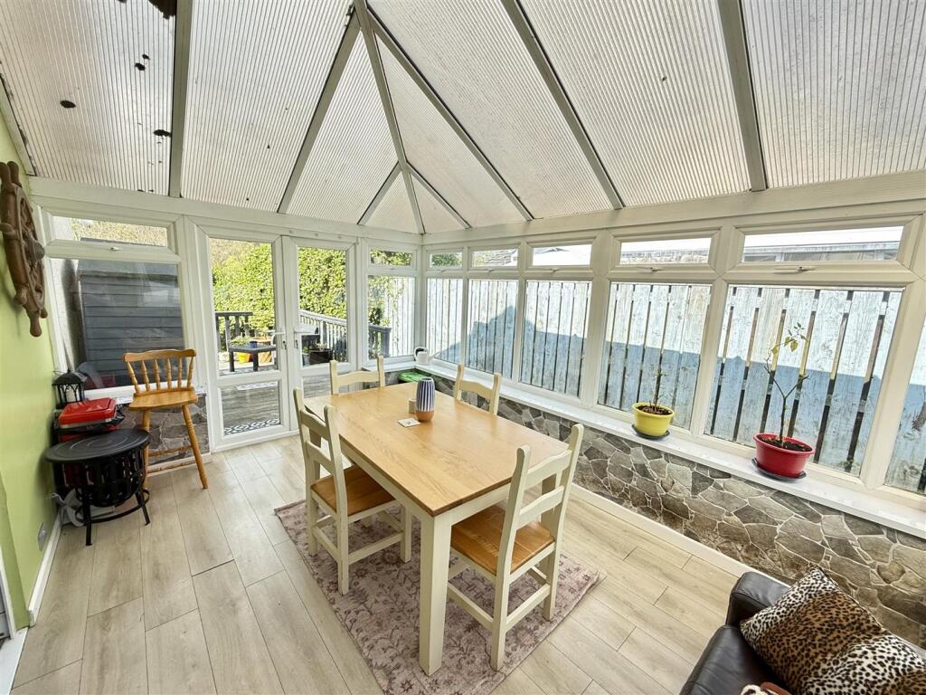 Conservatory / Dining room