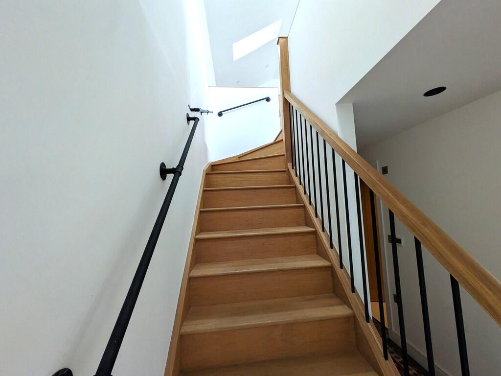 STAIRCASE UP