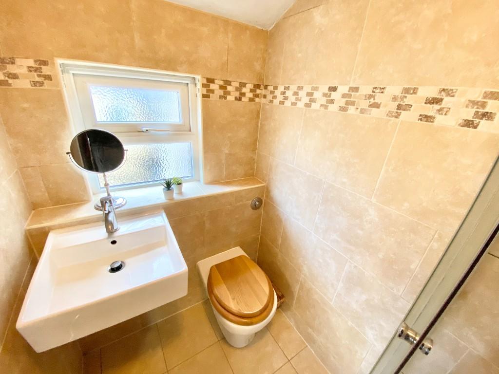 ENSUITE BATHROOM 1