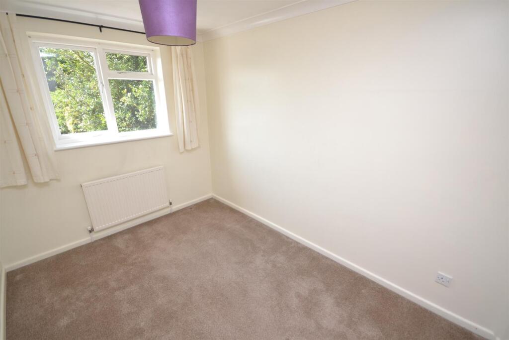 Bedroom-002.JPG