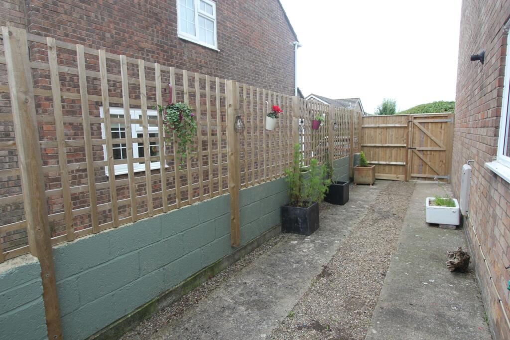 Driveway/Space to side