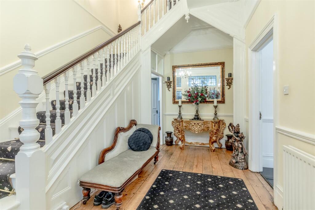 Linden Road, Westbury Park Entrance 2.jpg