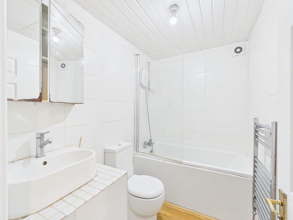 CAM05526G0-PR0033...