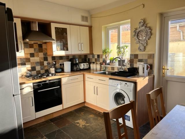 KITCHEN/BREAKAST ROOM