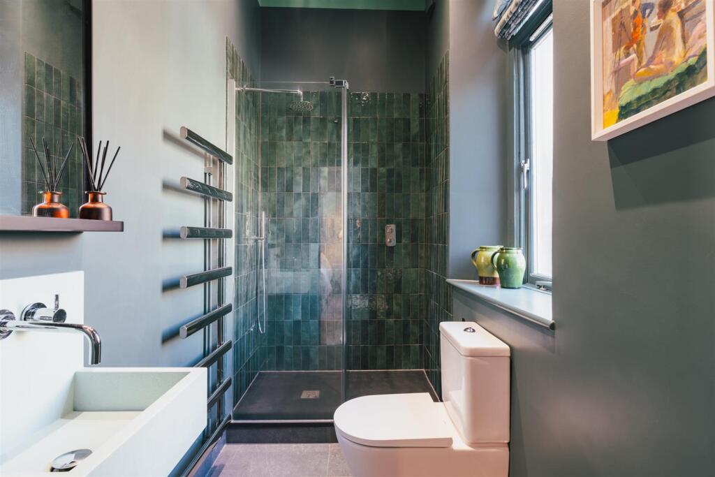 Master En-Suite Shower Room