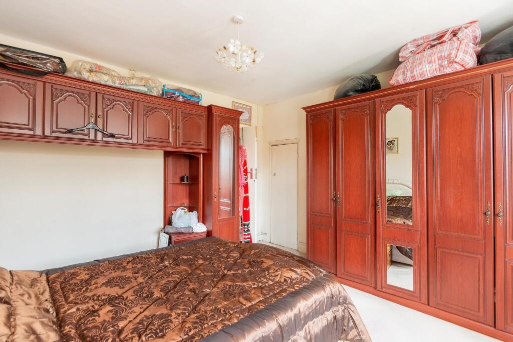 7S1R6EE - Bedroom A.jpg