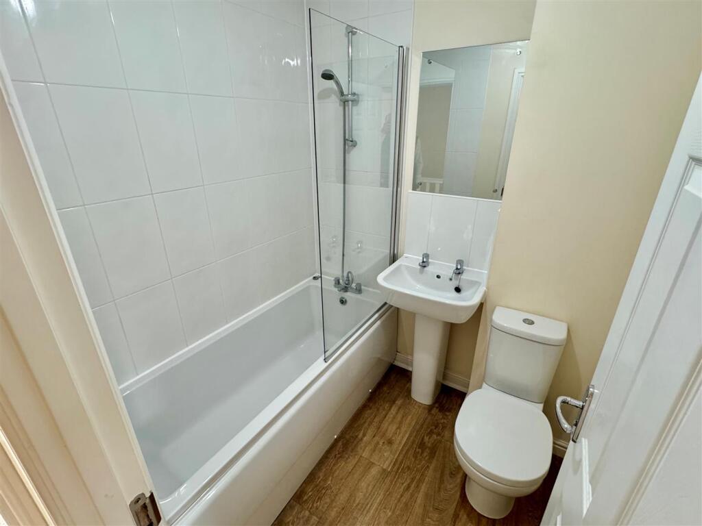 24 Stret Lowarth Bathroom