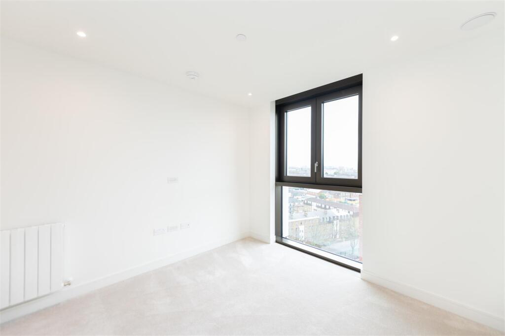Master Bedroom          .jpg