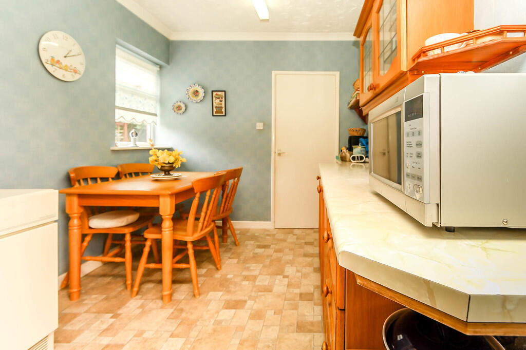 Kitchen/Breakfast...