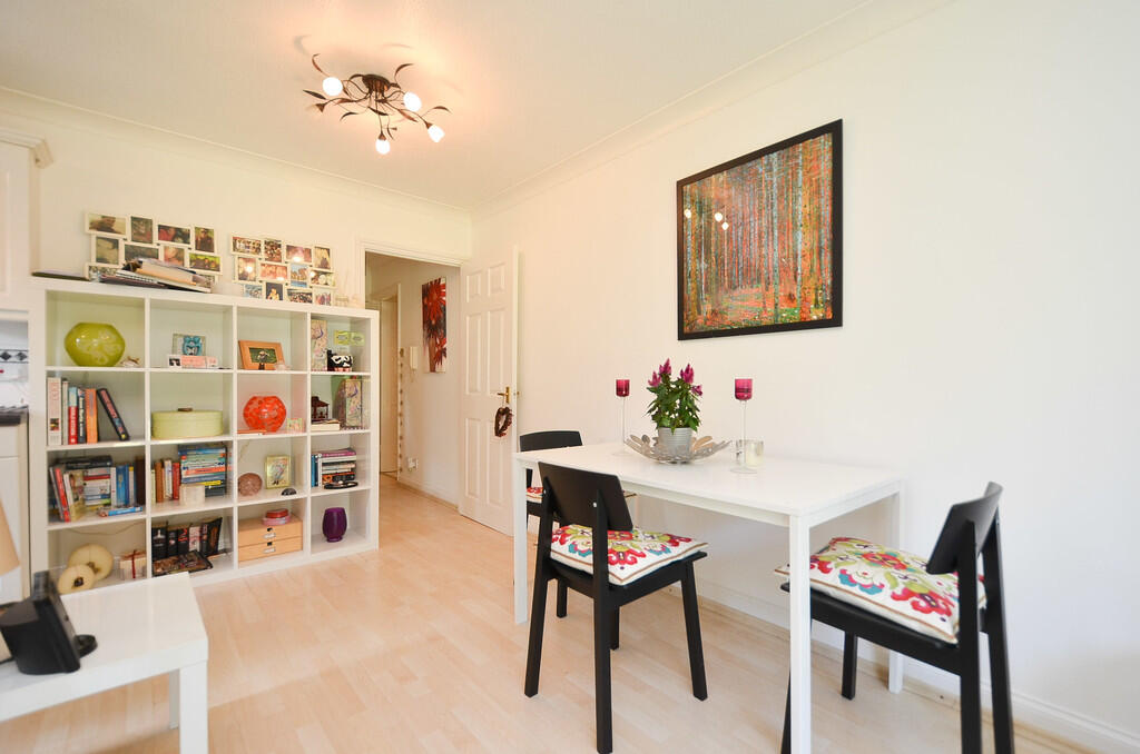 20 Foxwood Green ...