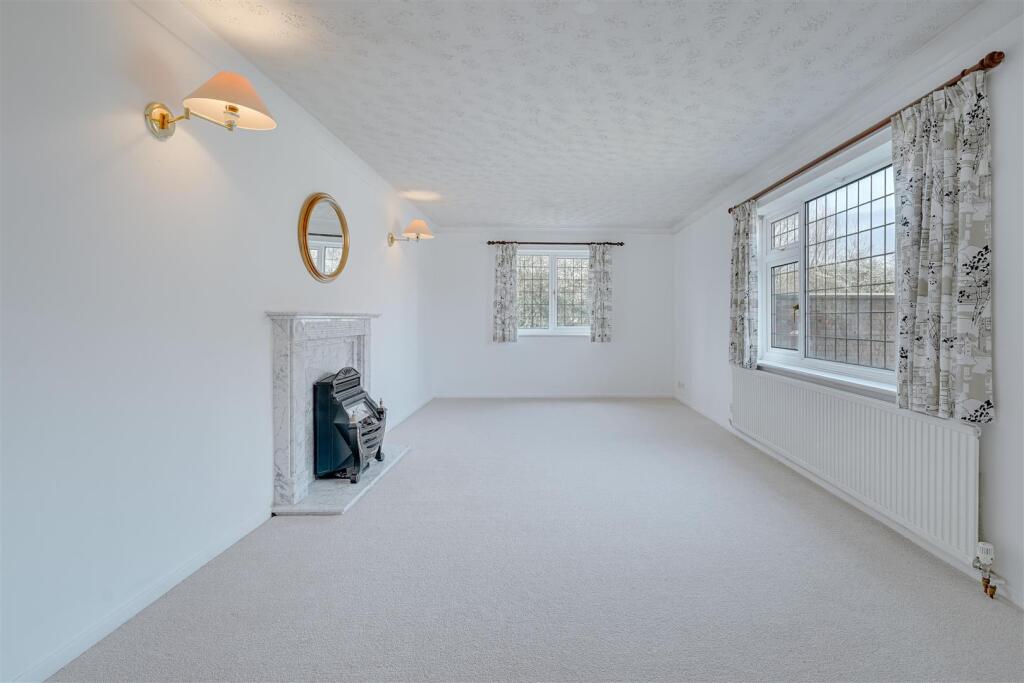 15 Elliott Cl, Newmarket--11.jpg