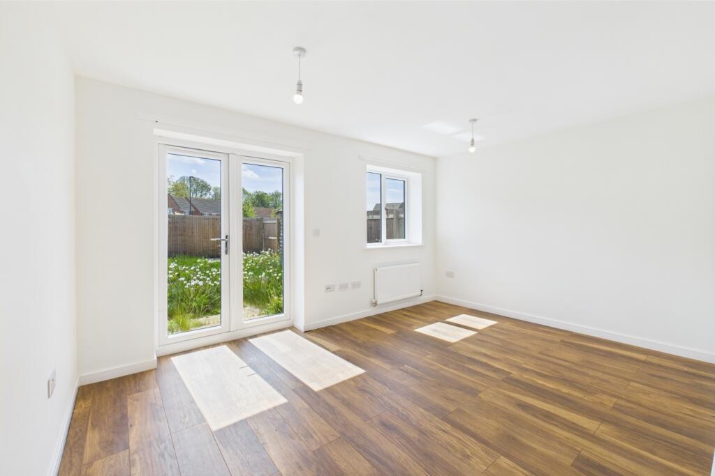 CAM03162G0-PR0256-STILL001