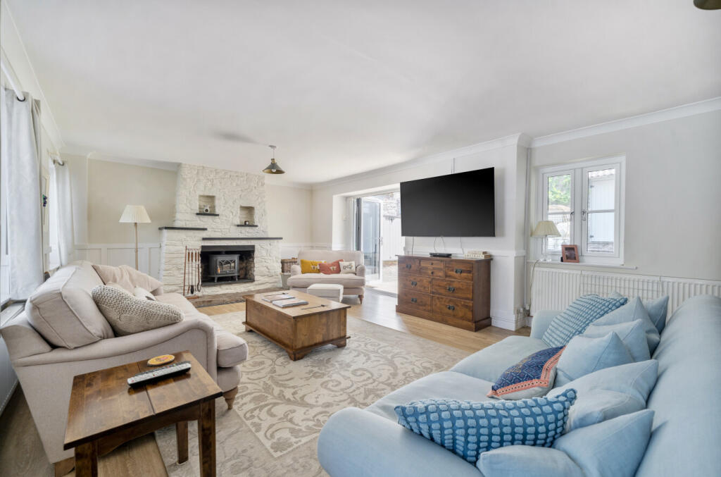 1303898-18-685295...