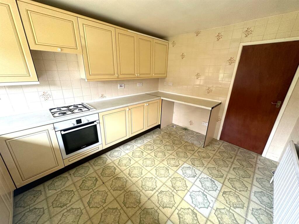 Kitchen 2.jpg