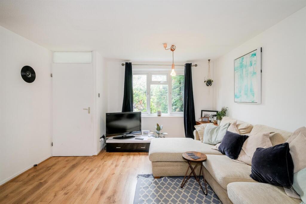 Mapleton Road E4