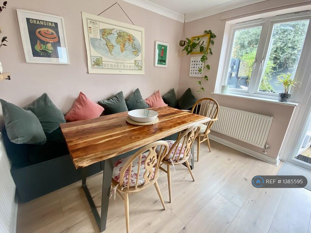 Kitchen Diner With Storage Benches 4.92x2.90m2