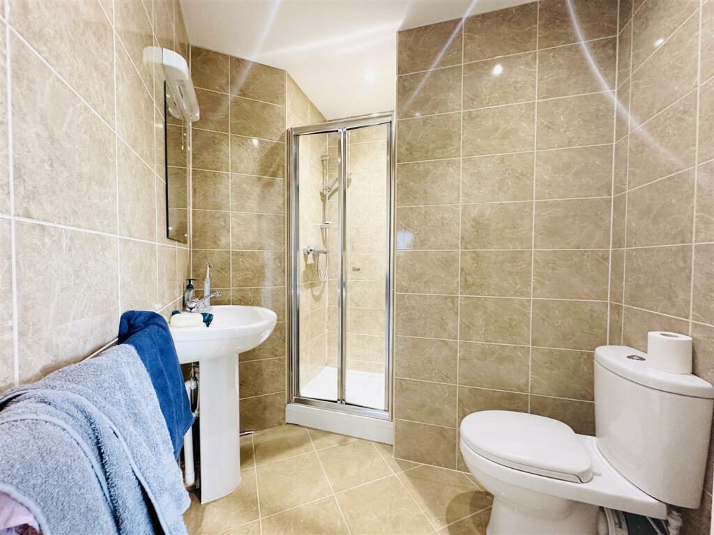 En suite to bedroom 1
