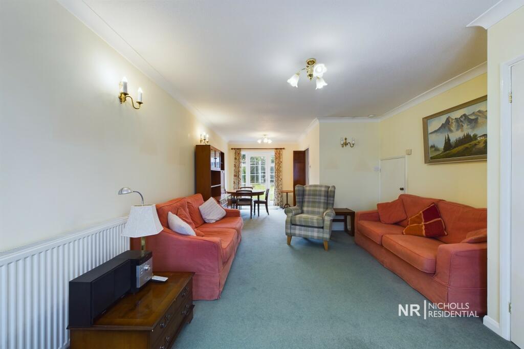 Lounge/Dining Room