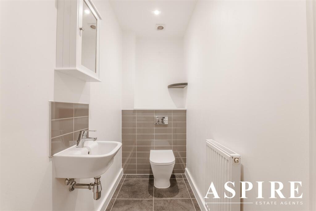 281 FAIRFAX DRIVE-13-12-24-7.jpg