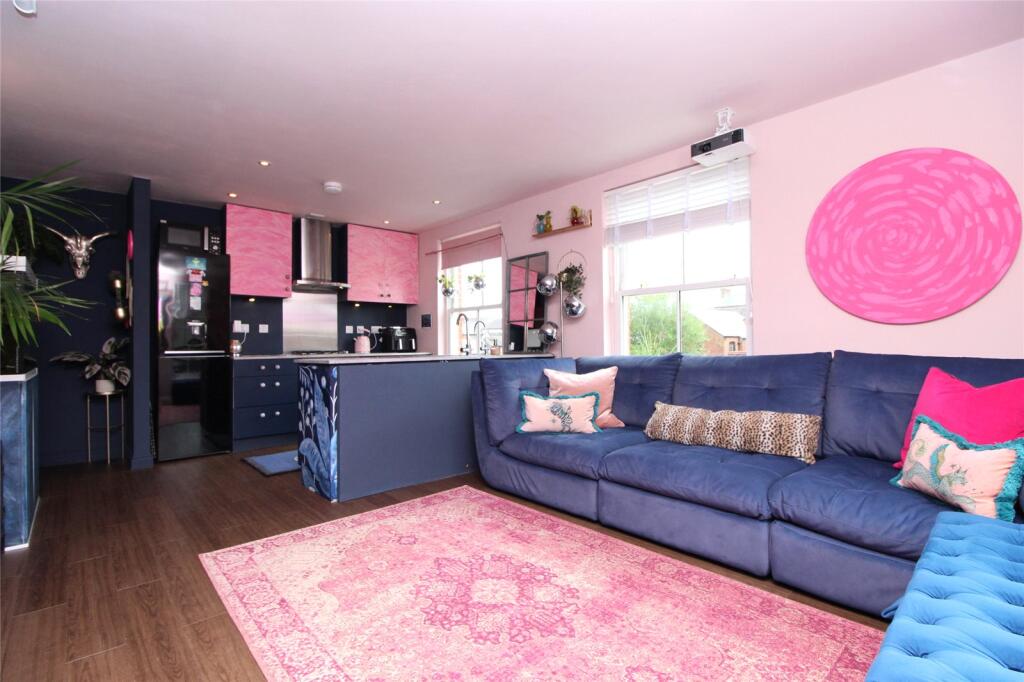 Kitchen/ Lounge